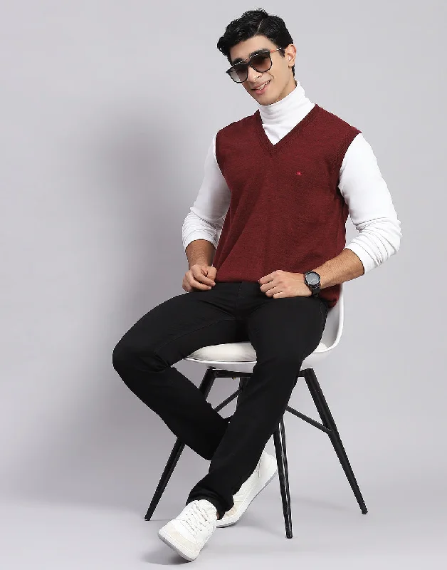 Men Maroon Solid V Neck Sleeveless Sweaters/Pullovers